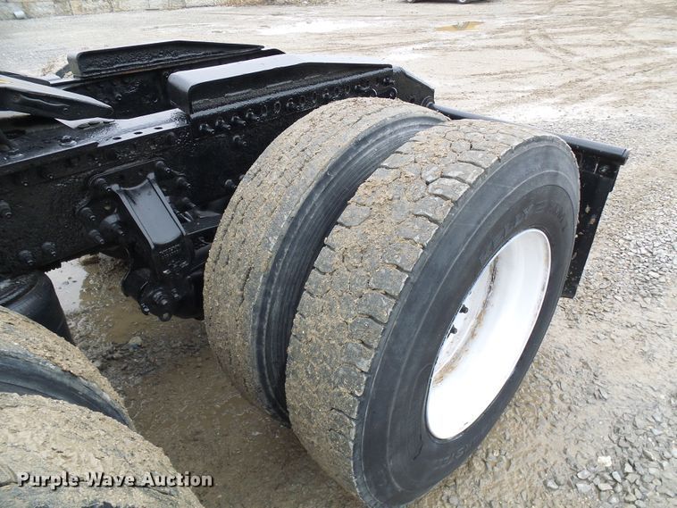 image for item DG5647 2007 Volvo VN semi truck