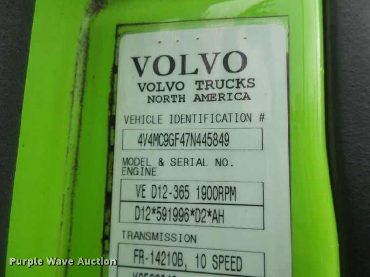 image for item DG5647 2007 Volvo VN semi truck