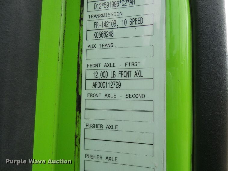 image for item DG5647 2007 Volvo VN semi truck