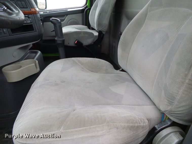 image for item DG5647 2007 Volvo VN semi truck