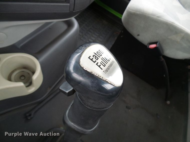 image for item DG5647 2007 Volvo VN semi truck