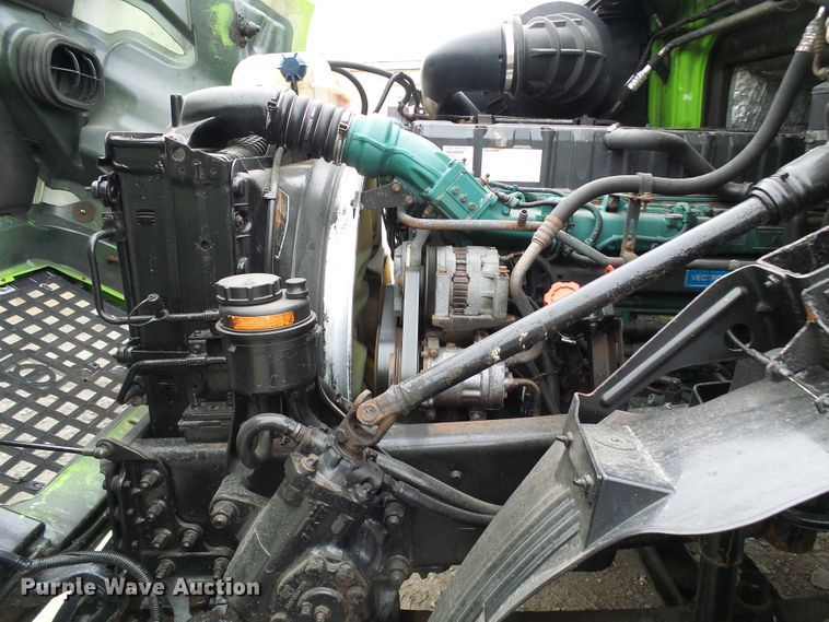 image for item DG5647 2007 Volvo VN semi truck