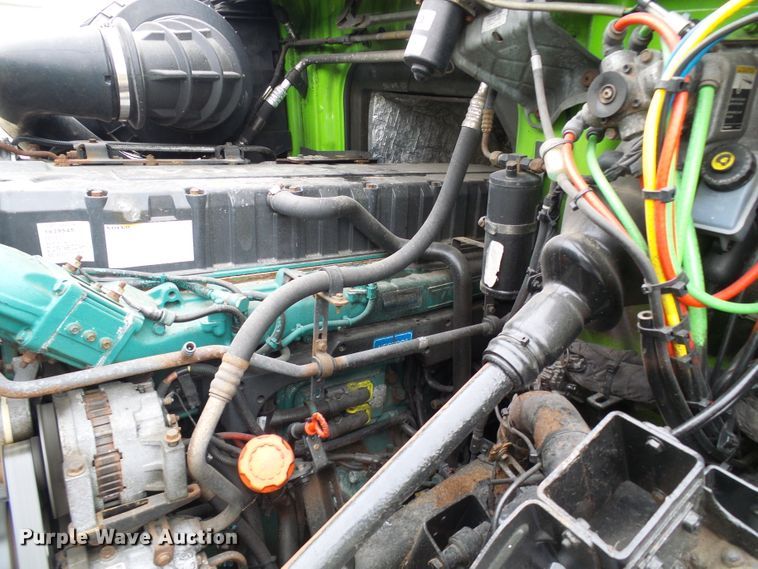 image for item DG5647 2007 Volvo VN semi truck