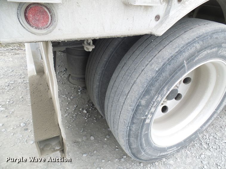 image for item DG5650 2008 Reinke drop deck trailer