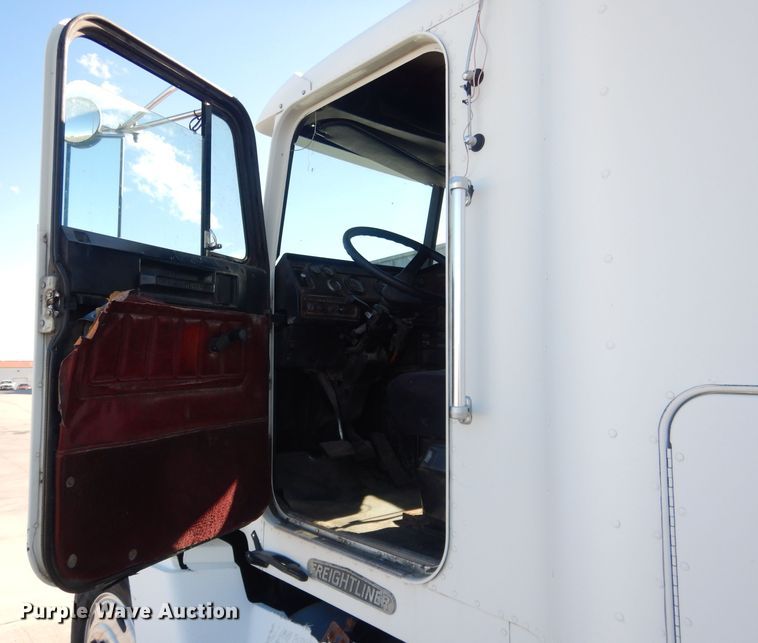 image for item DG5951 1993 Freightliner FLD 120 semi truck