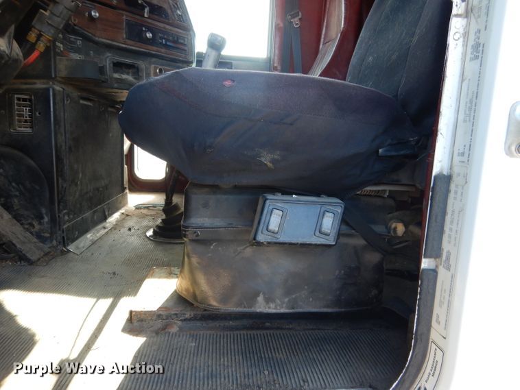 image for item DG5951 1993 Freightliner FLD 120 semi truck