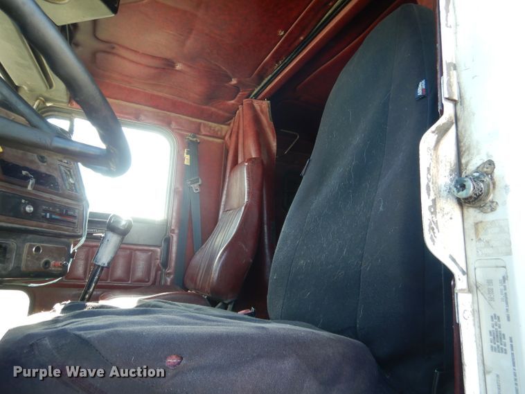 image for item DG5951 1993 Freightliner FLD 120 semi truck