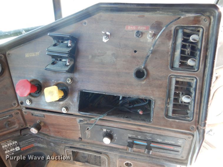 image for item DG5951 1993 Freightliner FLD 120 semi truck