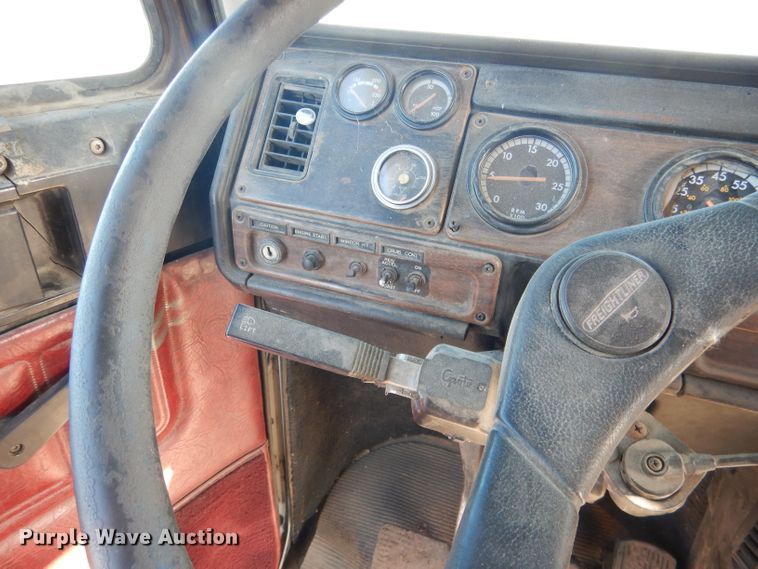 image for item DG5951 1993 Freightliner FLD 120 semi truck