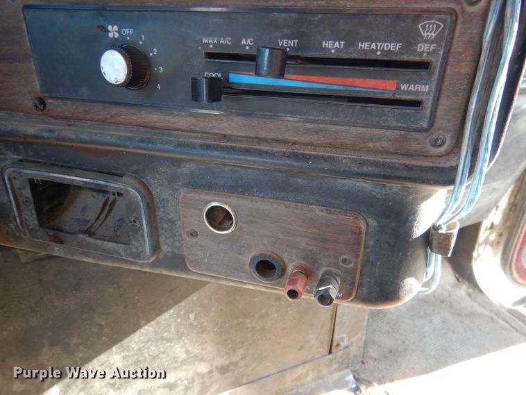 image for item DG5951 1993 Freightliner FLD 120 semi truck