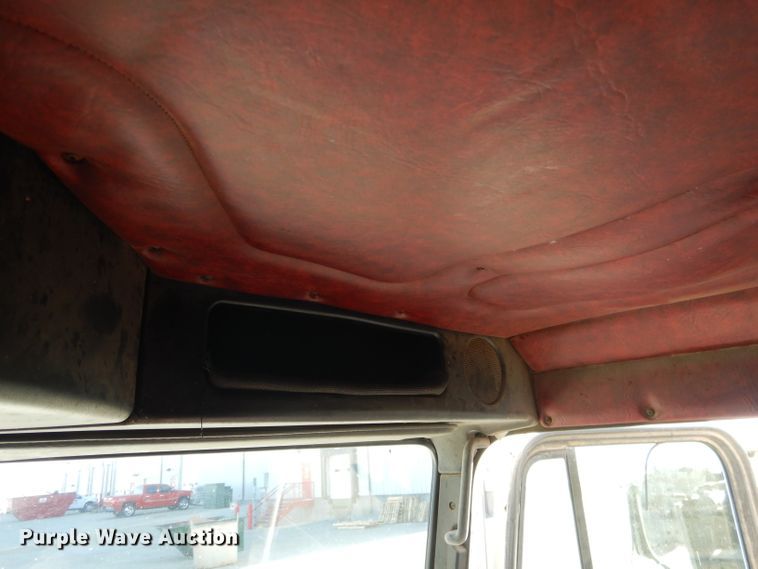 image for item DG5951 1993 Freightliner FLD 120 semi truck