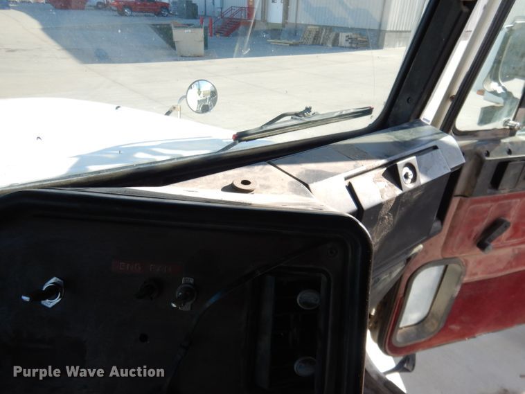 image for item DG5951 1993 Freightliner FLD 120 semi truck