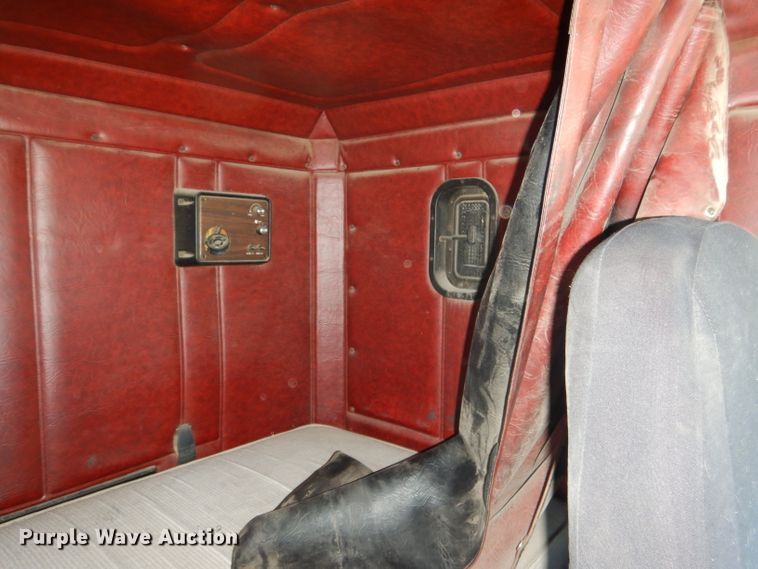 image for item DG5951 1993 Freightliner FLD 120 semi truck