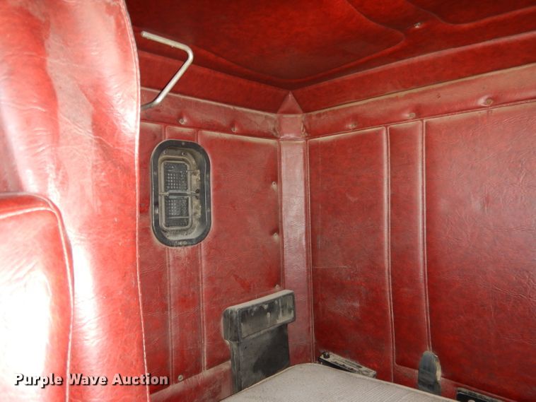 image for item DG5951 1993 Freightliner FLD 120 semi truck