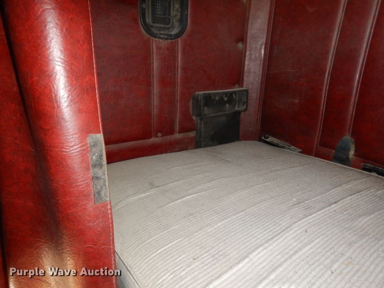 image for item DG5951 1993 Freightliner FLD 120 semi truck