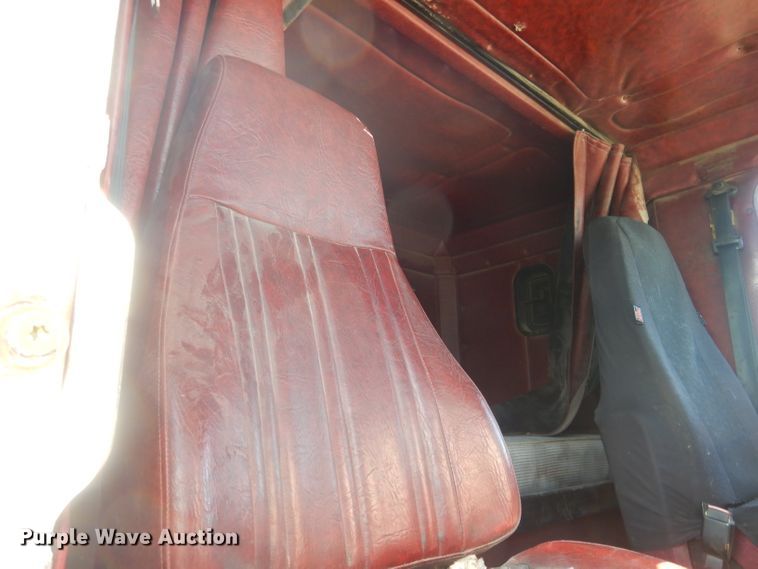 image for item DG5951 1993 Freightliner FLD 120 semi truck