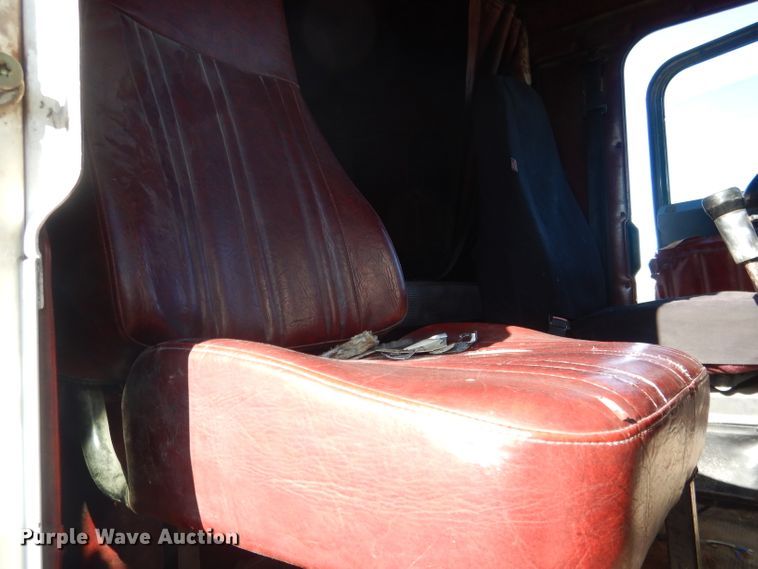 image for item DG5951 1993 Freightliner FLD 120 semi truck