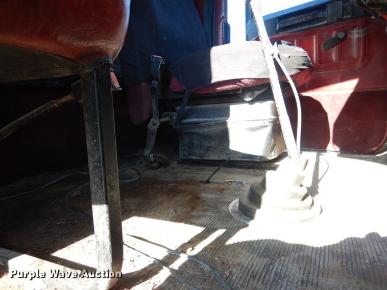 image for item DG5951 1993 Freightliner FLD 120 semi truck