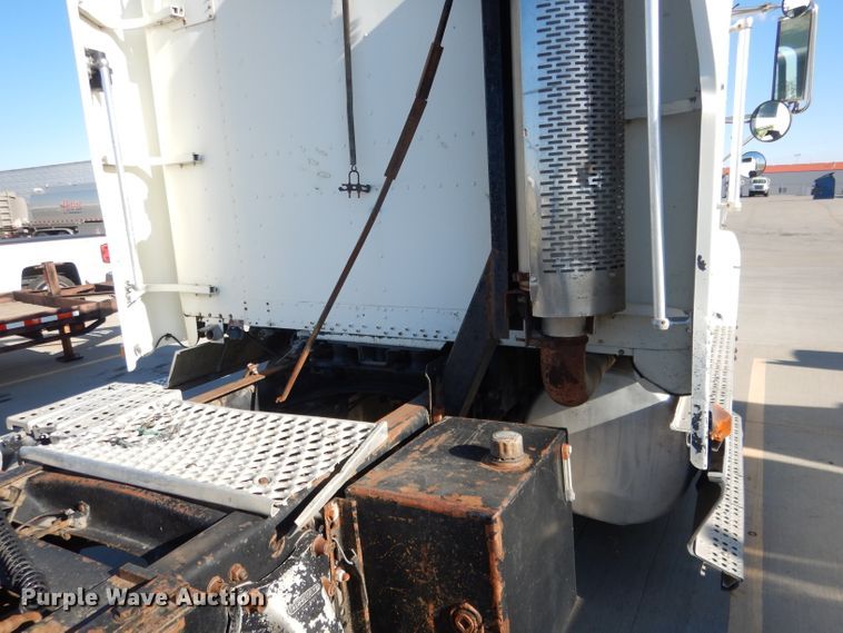 image for item DG5951 1993 Freightliner FLD 120 semi truck