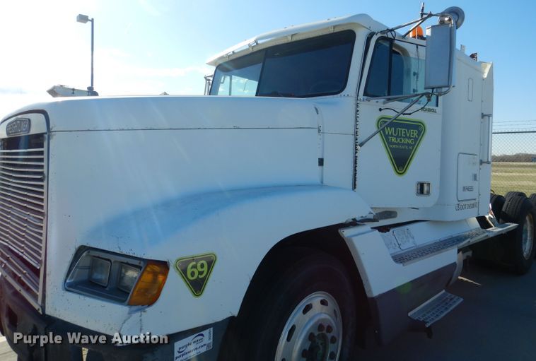 image for item DG5951 1993 Freightliner FLD 120 semi truck
