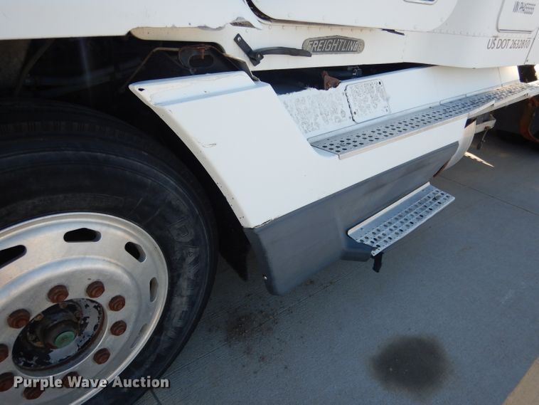 image for item DG5951 1993 Freightliner FLD 120 semi truck