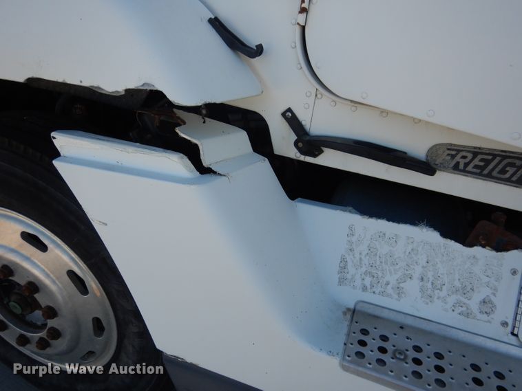 image for item DG5951 1993 Freightliner FLD 120 semi truck