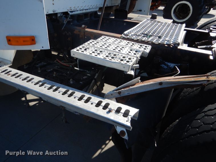 image for item DG5951 1993 Freightliner FLD 120 semi truck