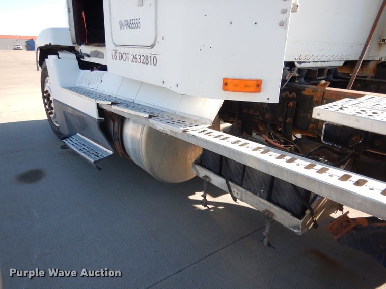 image for item DG5951 1993 Freightliner FLD 120 semi truck