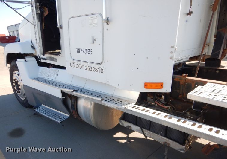 image for item DG5951 1993 Freightliner FLD 120 semi truck