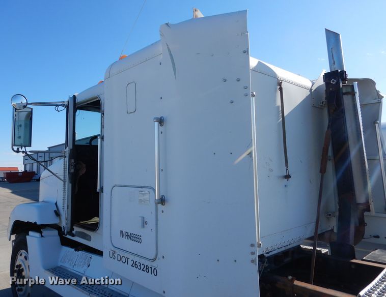 image for item DG5951 1993 Freightliner FLD 120 semi truck