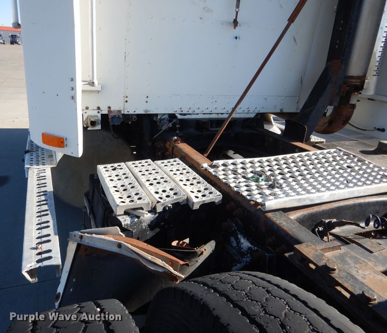 image for item DG5951 1993 Freightliner FLD 120 semi truck