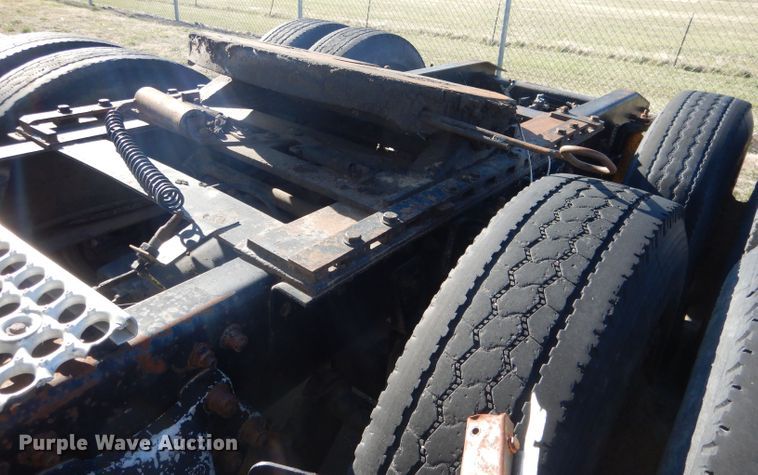 image for item DG5951 1993 Freightliner FLD 120 semi truck