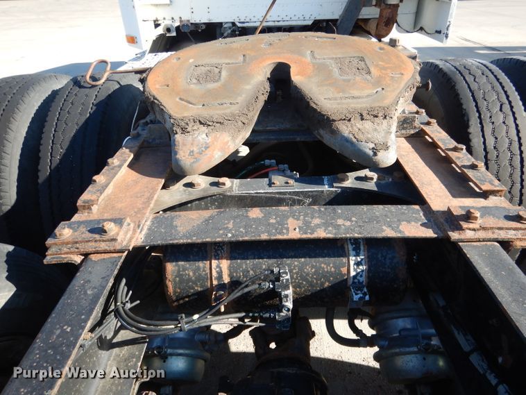 image for item DG5951 1993 Freightliner FLD 120 semi truck