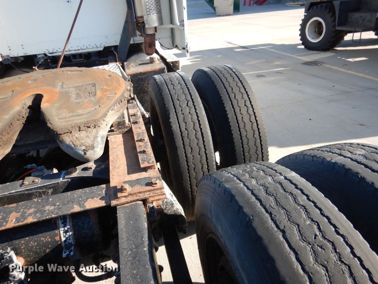 image for item DG5951 1993 Freightliner FLD 120 semi truck