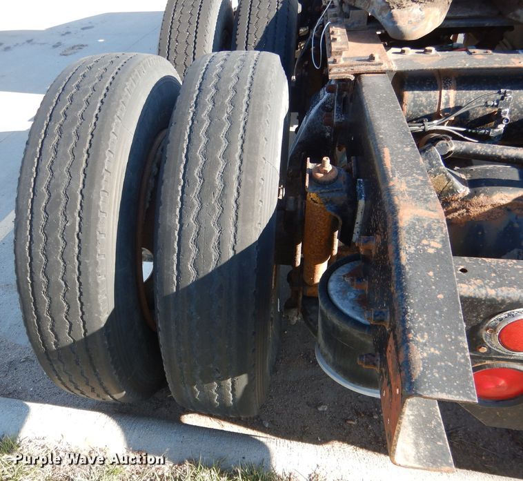 image for item DG5951 1993 Freightliner FLD 120 semi truck