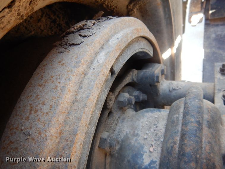 image for item DG5951 1993 Freightliner FLD 120 semi truck