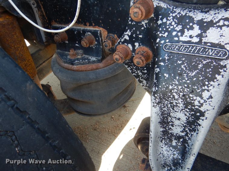 image for item DG5951 1993 Freightliner FLD 120 semi truck