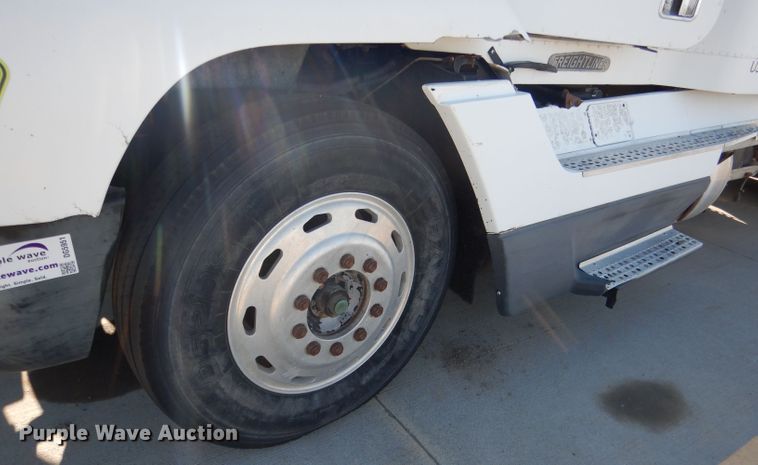 image for item DG5951 1993 Freightliner FLD 120 semi truck