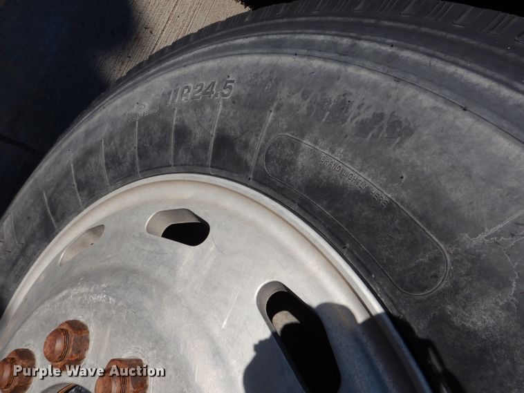 image for item DG5951 1993 Freightliner FLD 120 semi truck