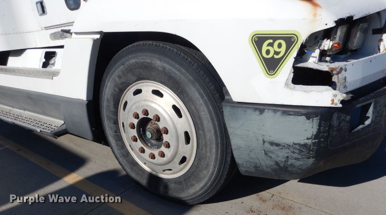 image for item DG5951 1993 Freightliner FLD 120 semi truck