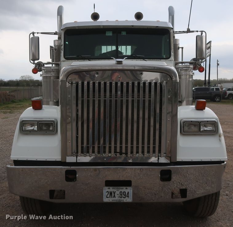 image for item DG7163 2007 Freightliner FLD semi truck