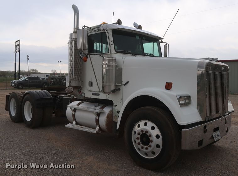 image for item DG7163 2007 Freightliner FLD semi truck