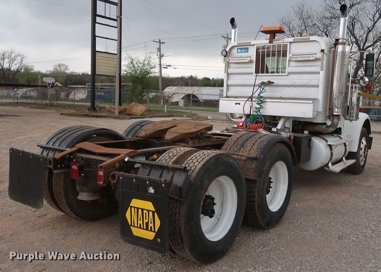 image for item DG7163 2007 Freightliner FLD semi truck