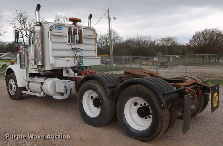 image for item DG7163 2007 Freightliner FLD semi truck