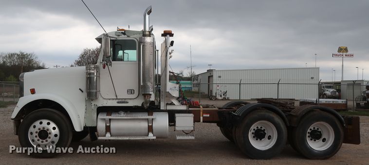 image for item DG7163 2007 Freightliner FLD semi truck