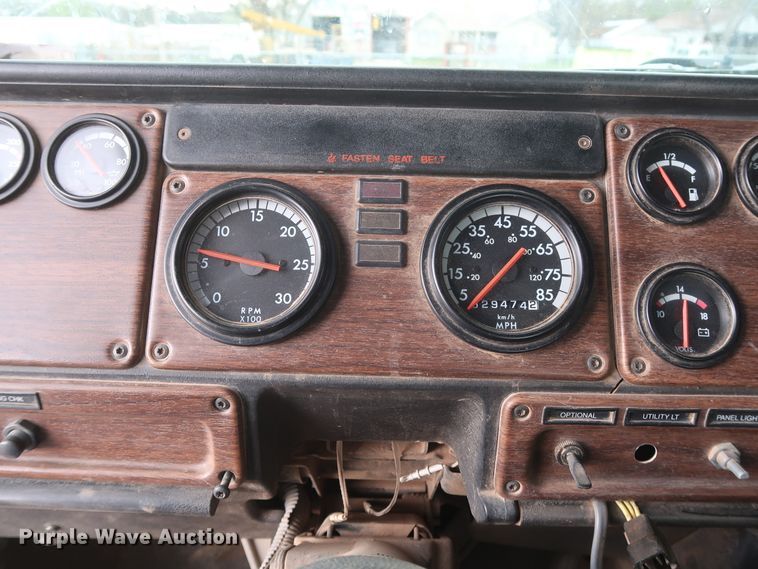 image for item DG7163 2007 Freightliner FLD semi truck