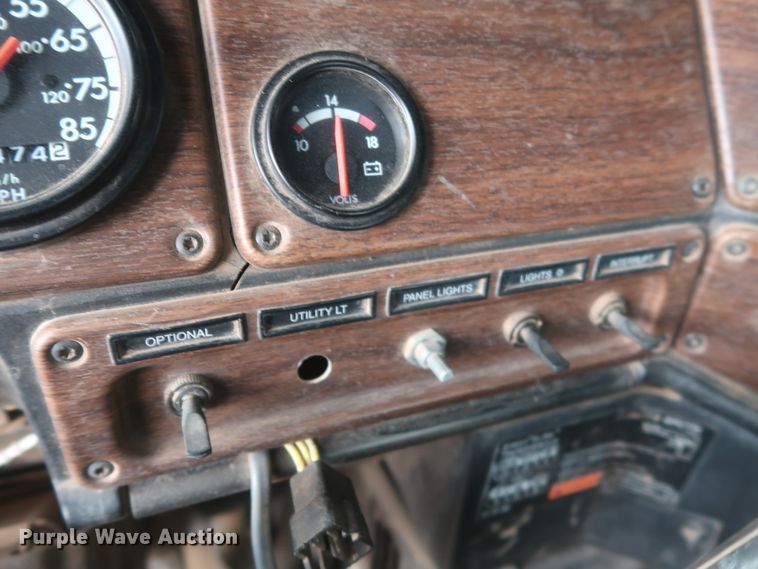 image for item DG7163 2007 Freightliner FLD semi truck