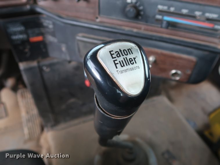 image for item DG7163 2007 Freightliner FLD semi truck