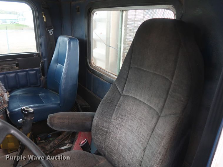 image for item DG7163 2007 Freightliner FLD semi truck