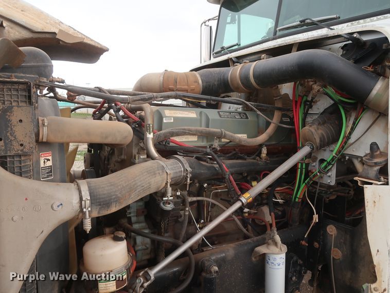 image for item DG7163 2007 Freightliner FLD semi truck